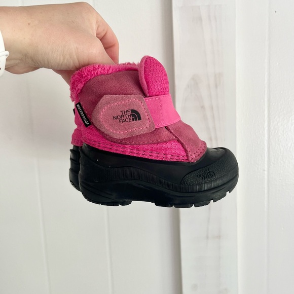 The North Face Snow Boots size 5 toddler - Picture 1 of 6